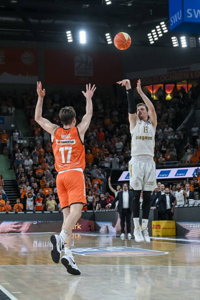 更是在全球 更是在全球