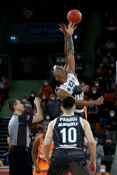 通过队长埃 通过队长埃