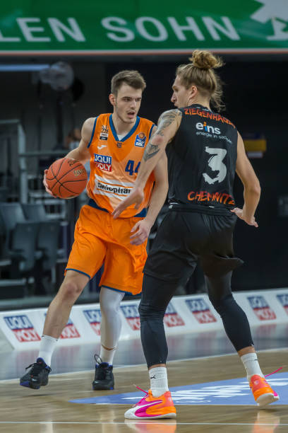 更在精神和 更在精神和